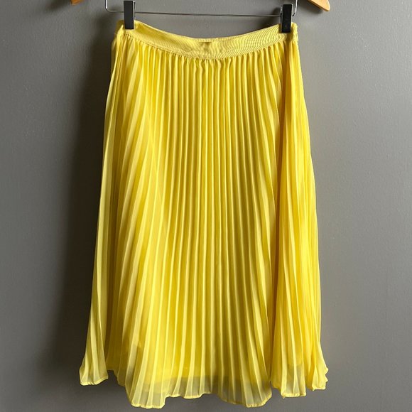 Yellow Pleated Skirt Forever 21 - Picture 1 of 3